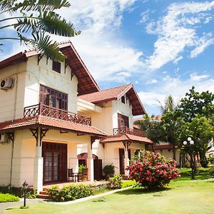 Deluxe Beachfront Villa